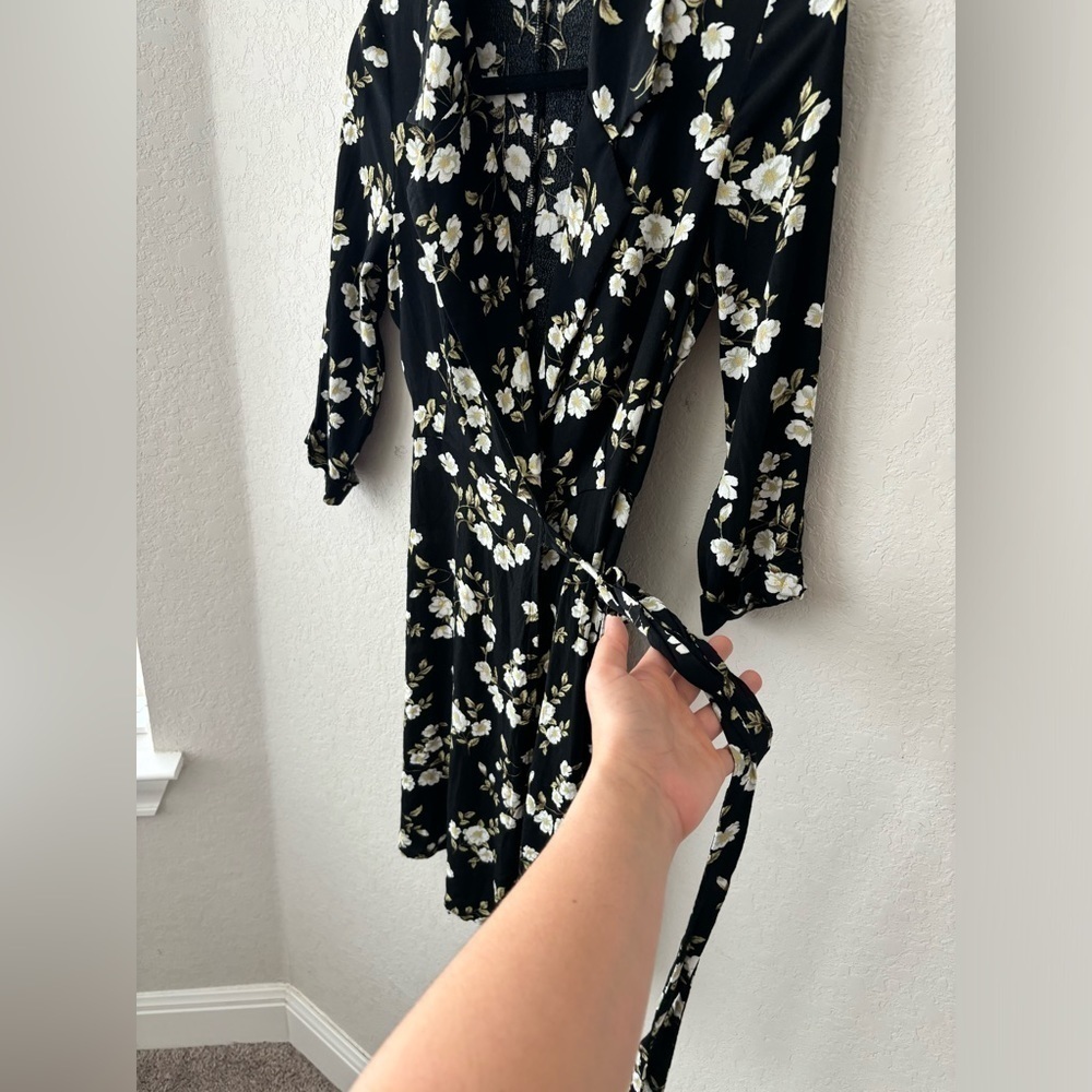Lulus Black Floral Wrap Mini Dress size small - Picture 5 of 8